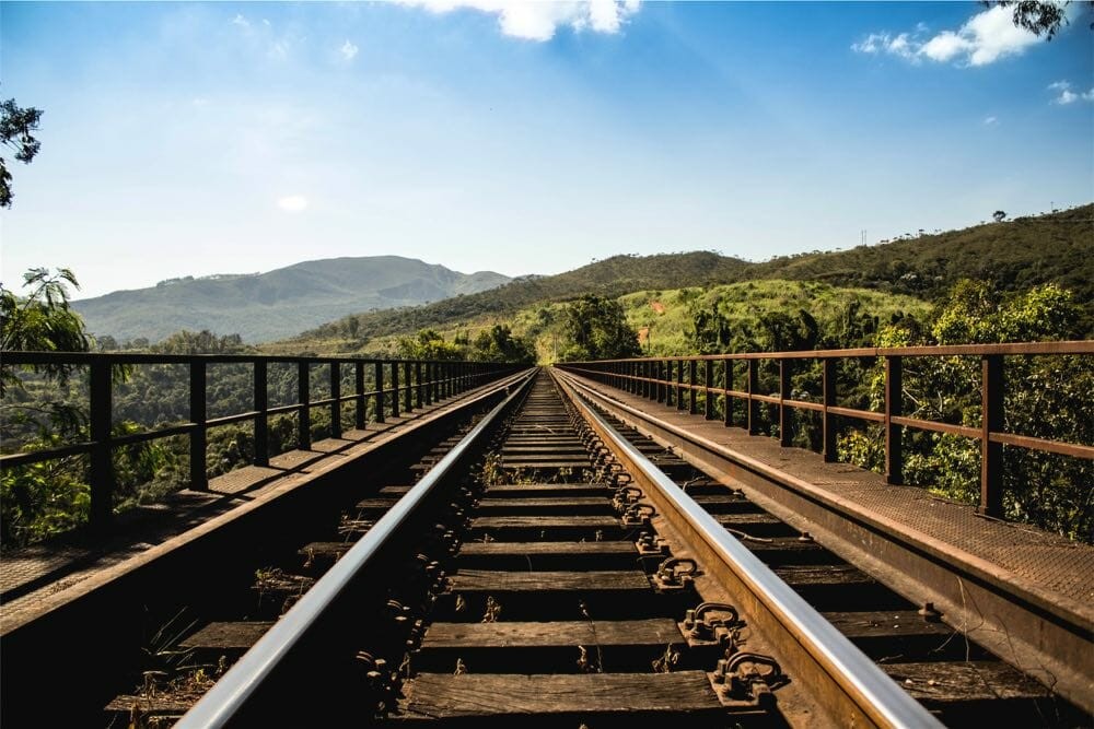 train rails tracks