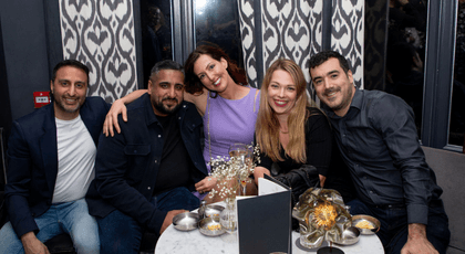 Quantic Londoners gather at the historic Franklin Hotel bar.